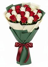 Букет Микс из красных и белых роз в Красково