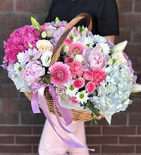 Композиция солнечный день в Красково Цветочная композиция из Розы, Хризантемы, Пионы и Лизиантусы в корзине в Красково