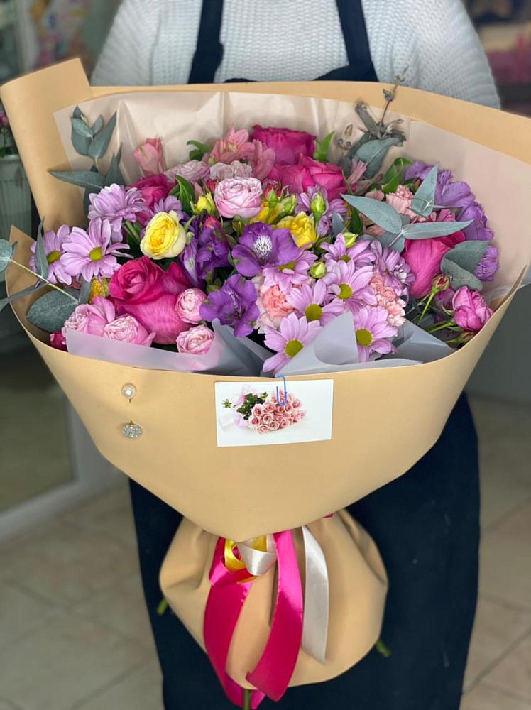 Букет цветов из: Хризантемы, Гвоздики и Альстромерии в Красково