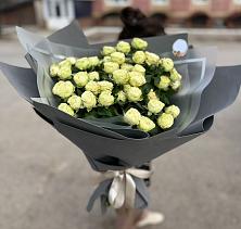 Букет Белые кустовые розы Солинеро в Красково