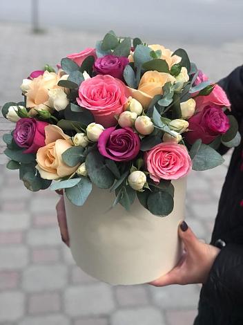 Цветочная композиция из Розы в шляпной коробке в Красково