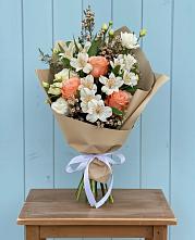 Букет цветов из:  Альстромерии, Лизиантусы, Розы и Хризантемы в Красково