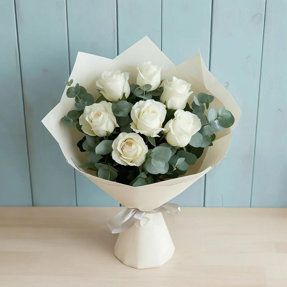 Букет Белые розы в Эвкалипте в Красково