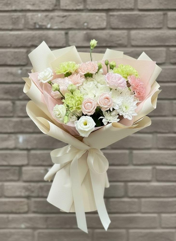 Букет цветов из: Гвоздики, Розы, Лизиантусы и Хризантемы в Красково