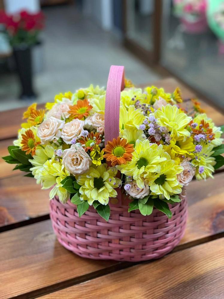Цветочная композиция из Хризантемы и Розы в корзине в Красково