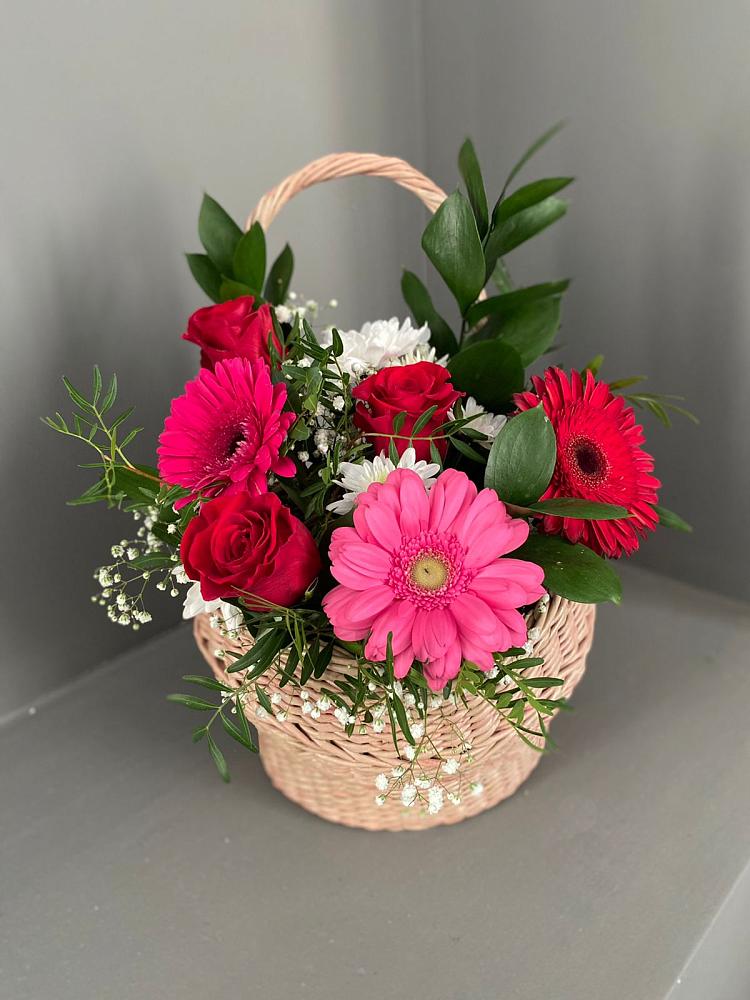 Цветочная композиция из Розы, Хризантемы и Герберы в корзине в Красково