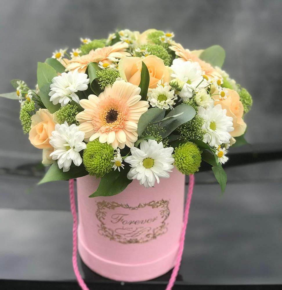 Цветочная композиция из Розы, Герберы и Хризантемы в шляпной коробке в Красково